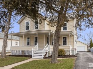 689 Sheridan Ave, Aurora, IL 60505