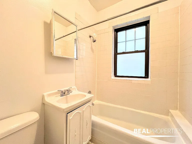 660 W Cornelia Ave #12 — Photo 15