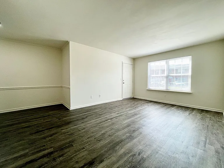 Collinwood Apartments — Photo 23