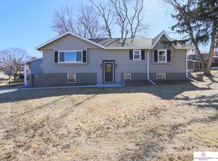 8565 Geiler Ave, Ralston, NE 68127