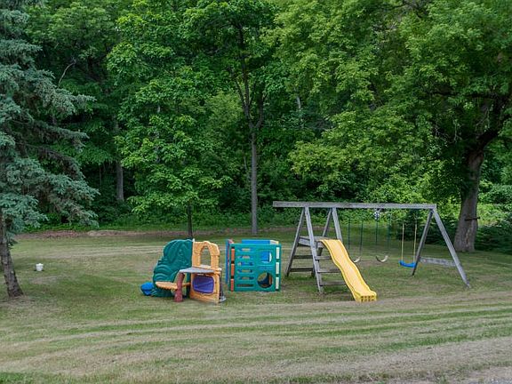 5th image of W7990 County Road B
