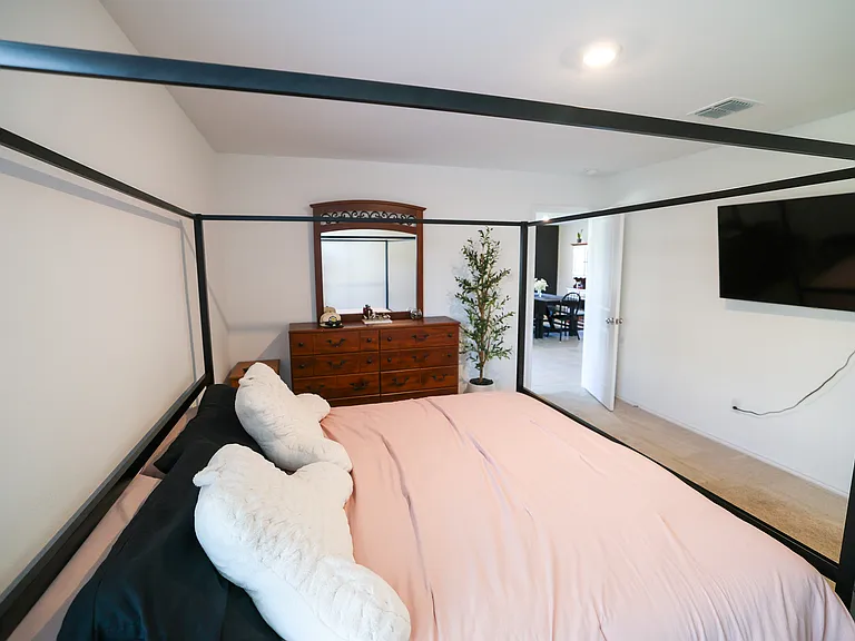 1361 Beach Dr — Photo 11