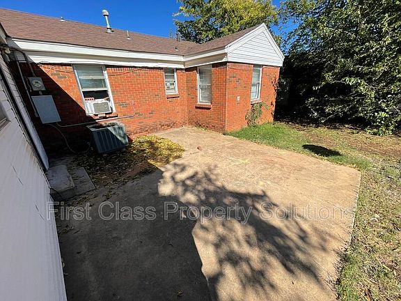 3rd image of 1414 NE 37th St