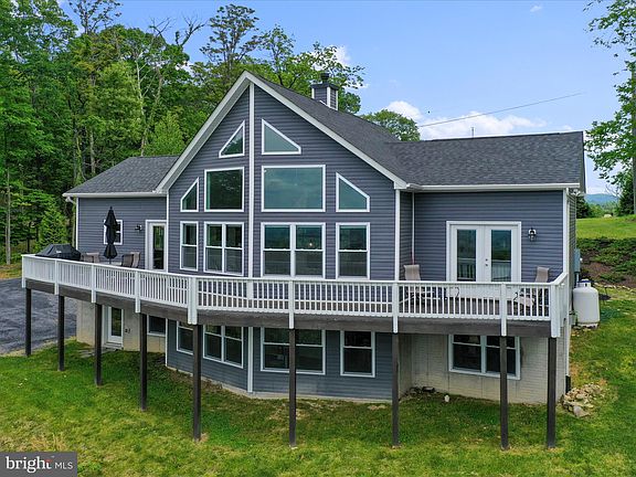 3rd image of 409 Applewood Dr