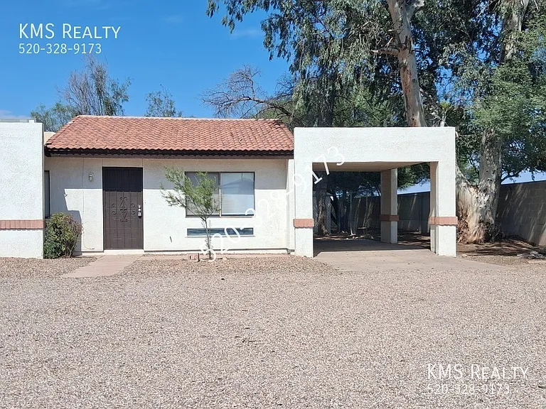 13501 N Lon Adams Rd #1 — Photo 1