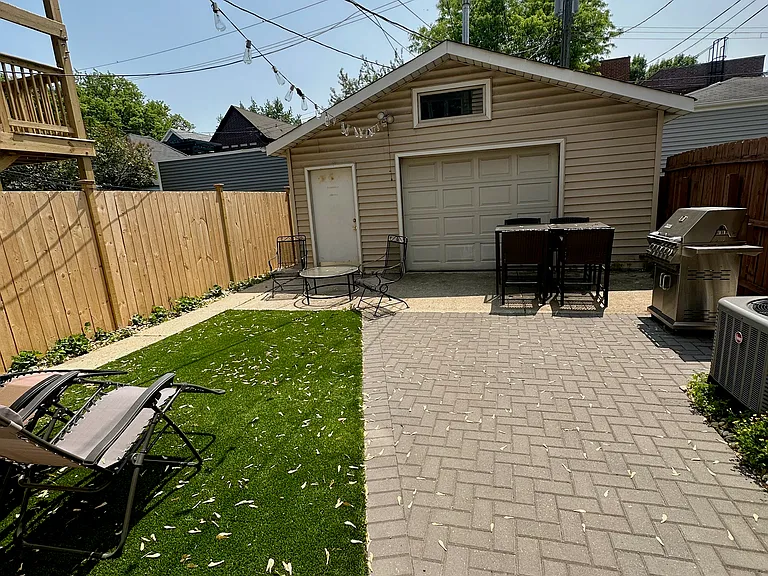 1831 W Fletcher St #1 — Photo 18