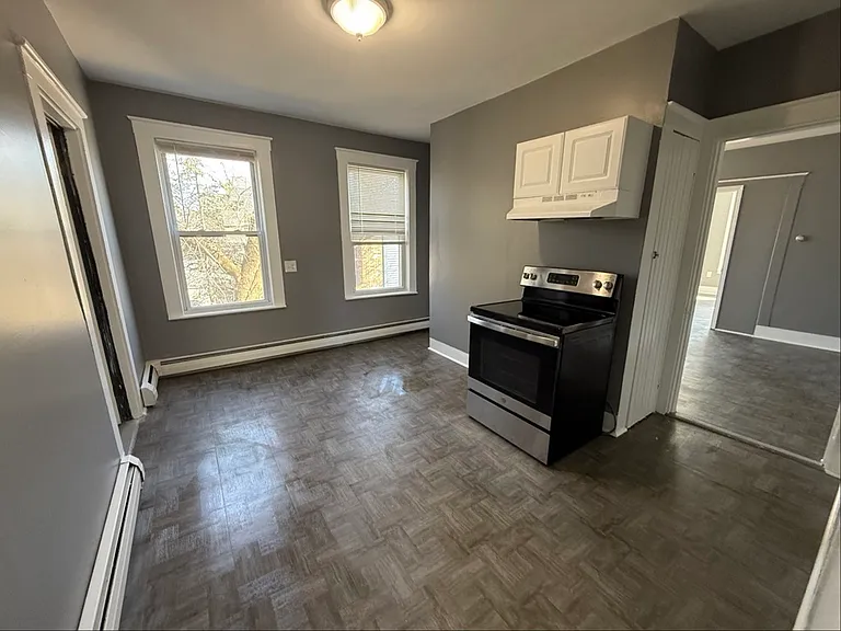 27 Carleton Ave #2 — Photo 10