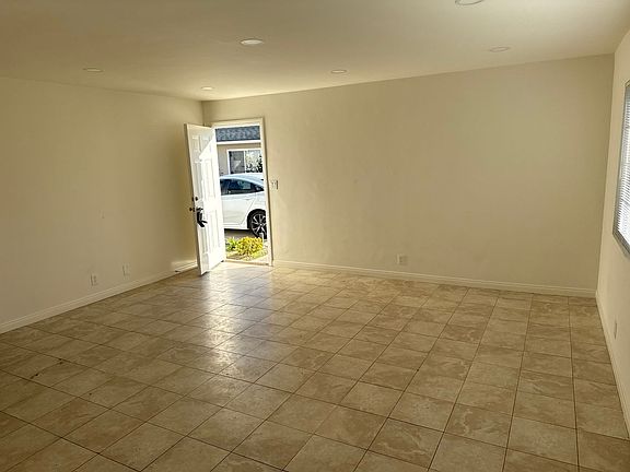 4th image of 8832-8848 La Salle St #8832