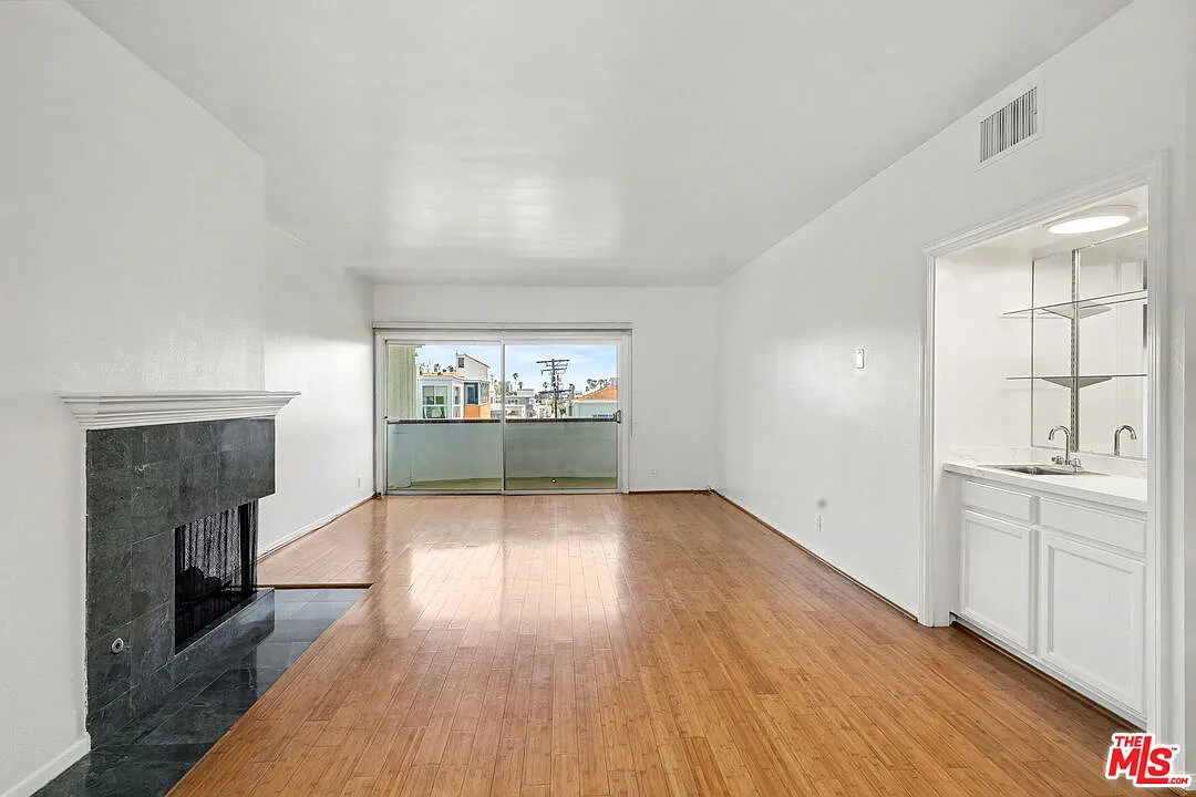 Building Photo - 521 Montana Ave #301