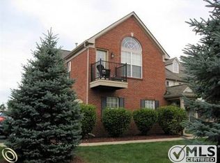 23443 Williamsburg Cir, Woodhaven, MI 48183