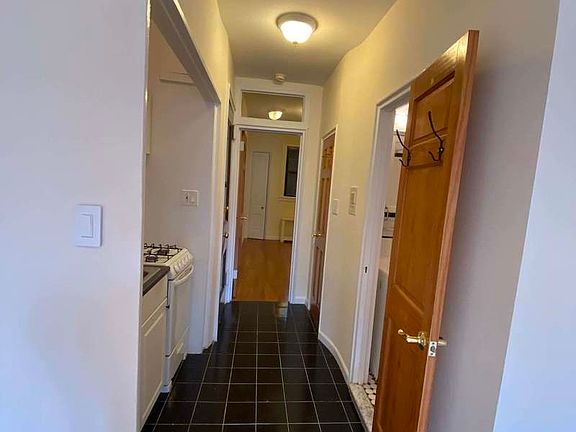 5th image of 5 E 67th St APT 5A