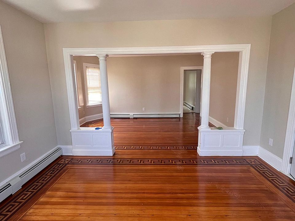 Living & dining rooms flow
