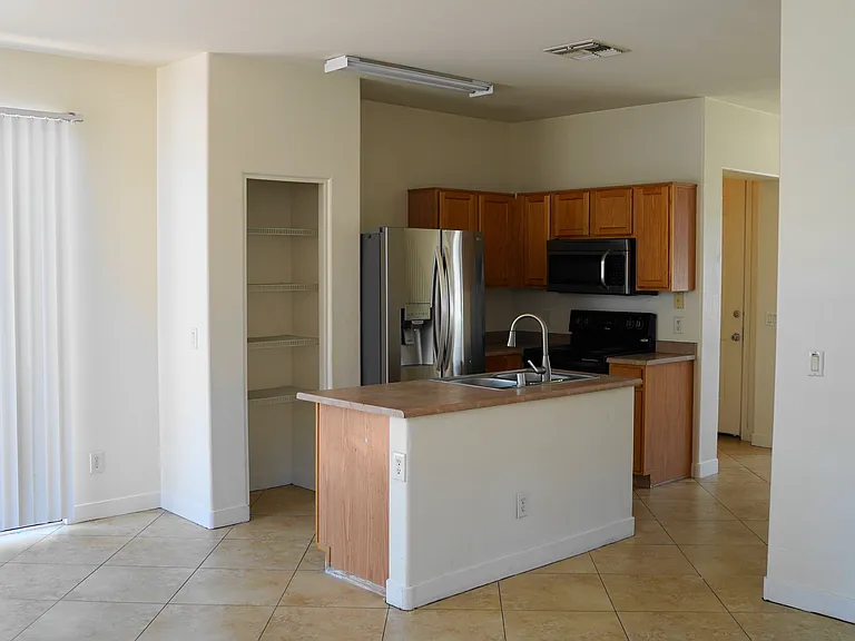 1442 E Mobile Ln — Photo 10