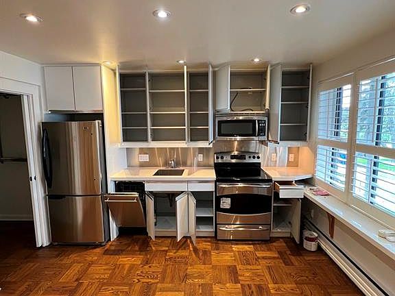 3rd image of 1901 Bayview Ave #105