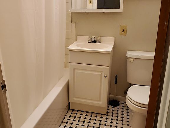 5th image of 809 W 28th St #1