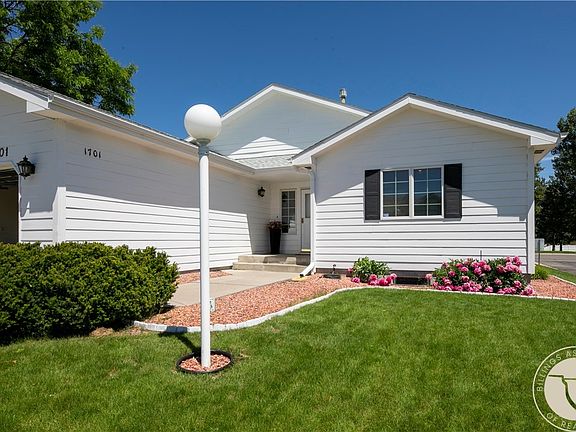 2nd image of 1701 Wellington Pl