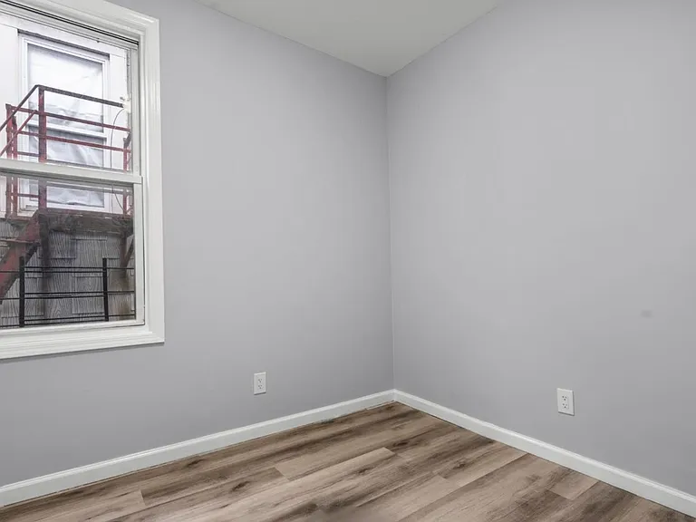 32 Van Cortlandt Park Ave — Photo 11