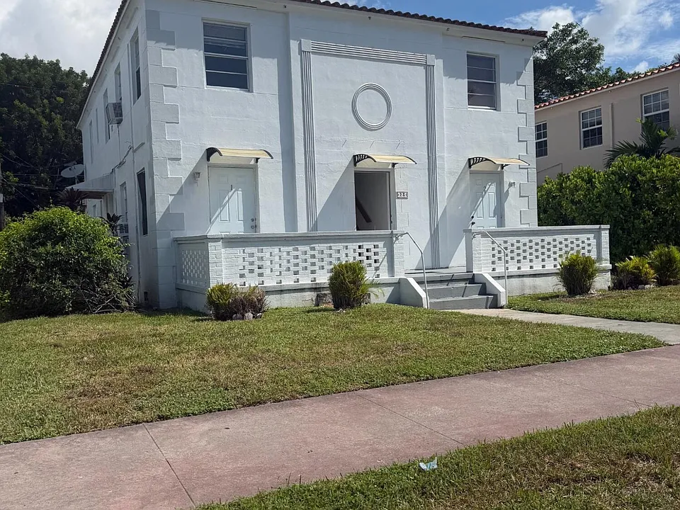 23 Sidonia Ave #3