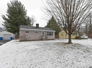4 Sherwood Dr, Latham, NY 12110