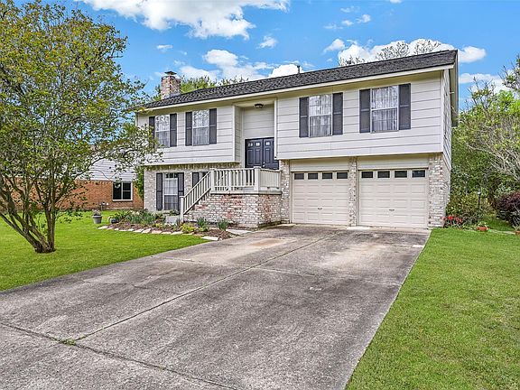 2nd image of 628 E Castle Harbour Dr