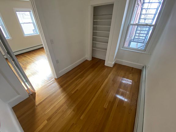 5th image of 26 Pinckney St APT 4