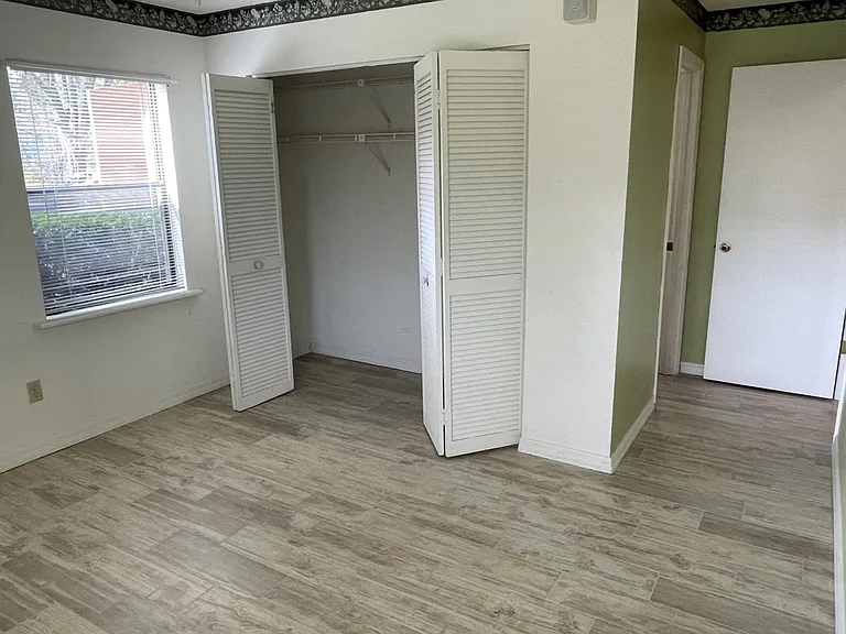2701 NE 10th St #701 — Photo 10
