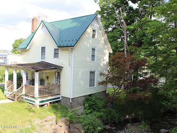 4th image of 256 Main Street