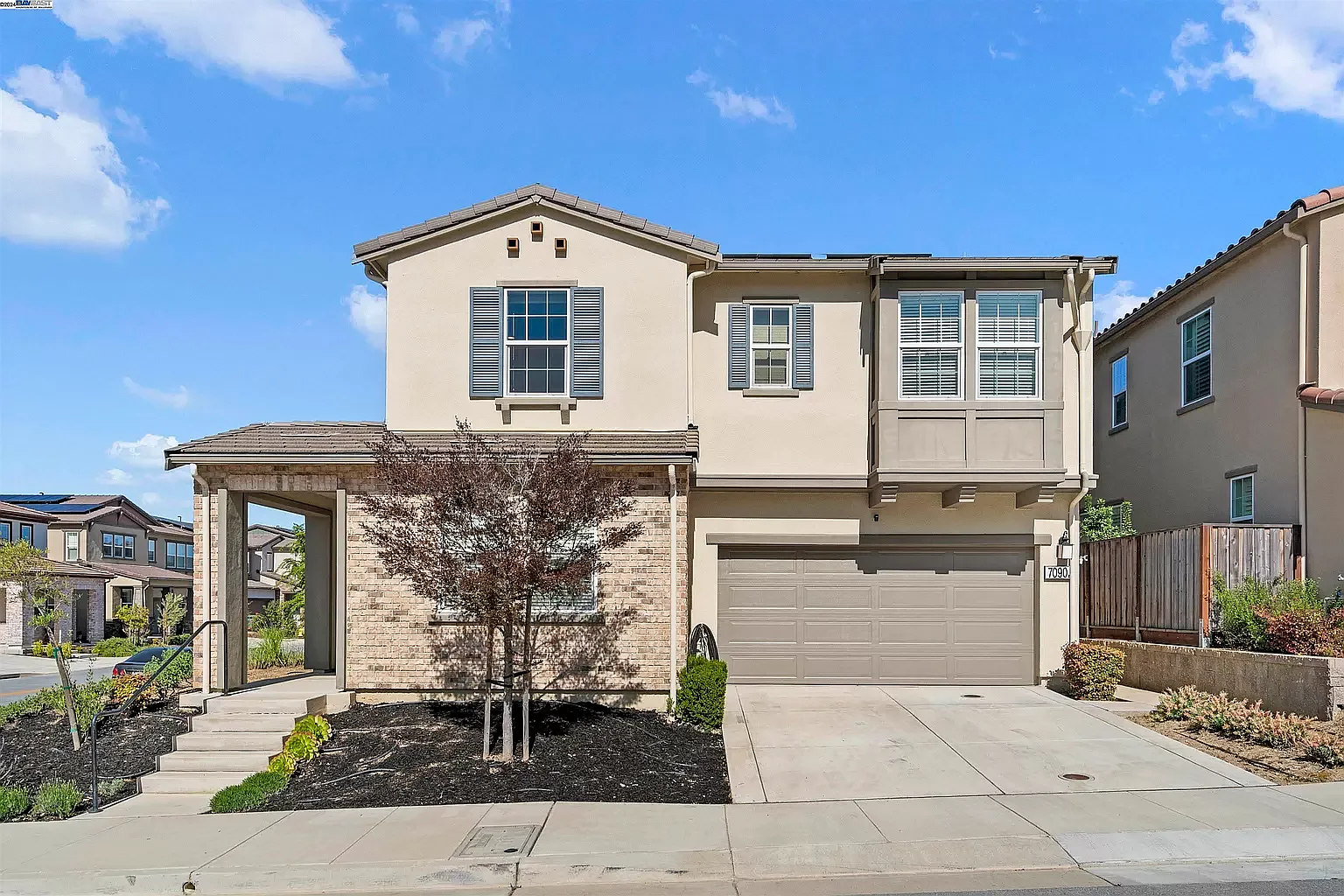4 bed, 2637 sqft, $4,990 — Photo 1