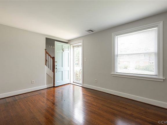 5th image of 2111 Oakwood Ln