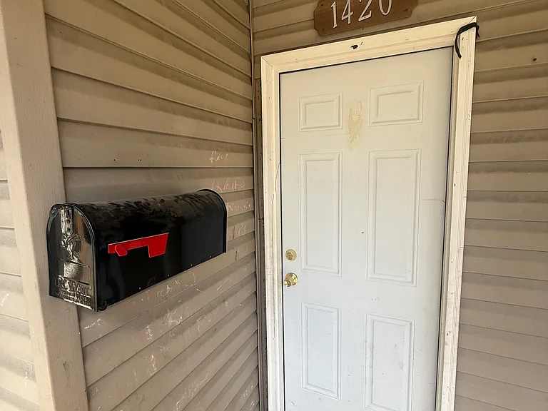 1418-1420 Fordham Ct — Photo 2