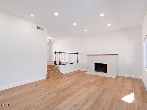 4th image of 1738 Stoddard Ave