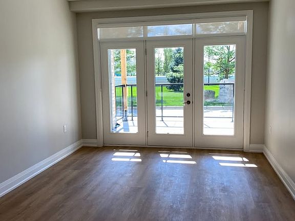 5th image of 1020 Coronation Dr