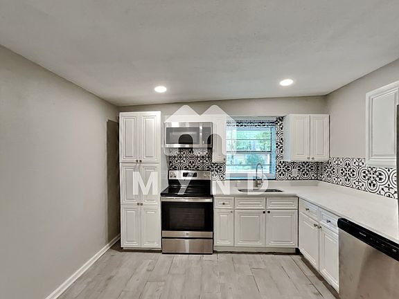 5th image of 3328 Gilmore St