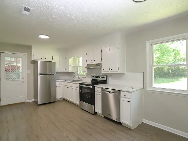 309 Martin Ct — Photo 7