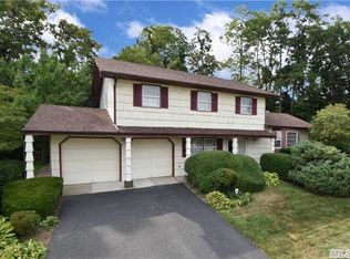 26 Malden Cir, Wheatley Heights, NY 11798