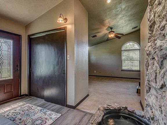 5th image of 925 W Seminole Dr