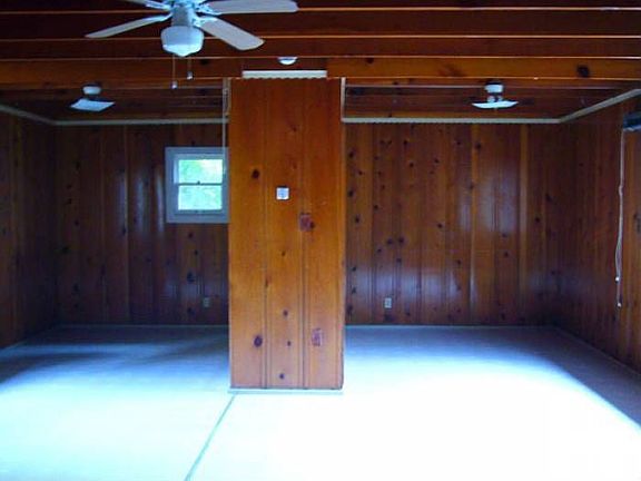 Living/sleeping area