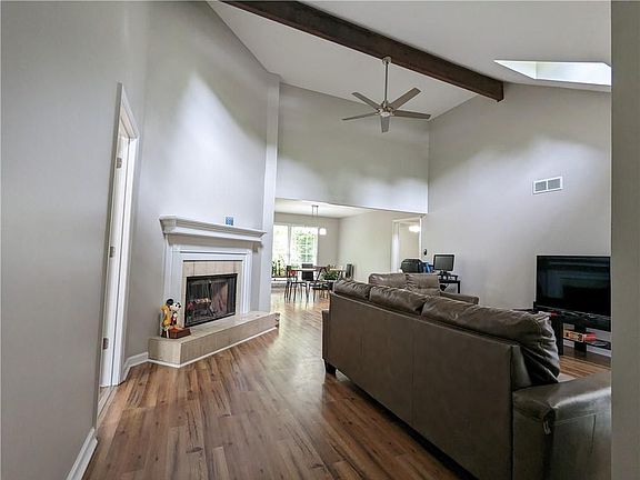 3rd image of 1466 Hembree Station Dr