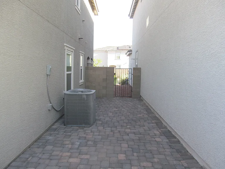 8110 Oakwood Bend Ave — Photo 32