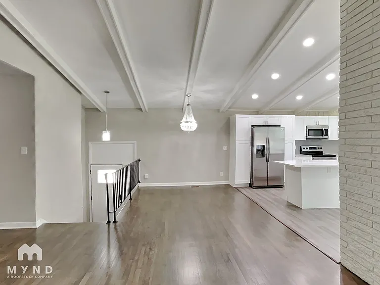 1322 N Cliff Valley Way NE #1322 — Photo 2
