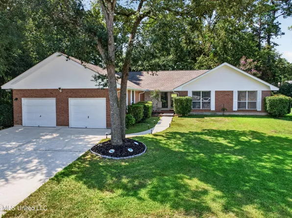 8820 Kailua Pl, Diamondhead, MS 39525