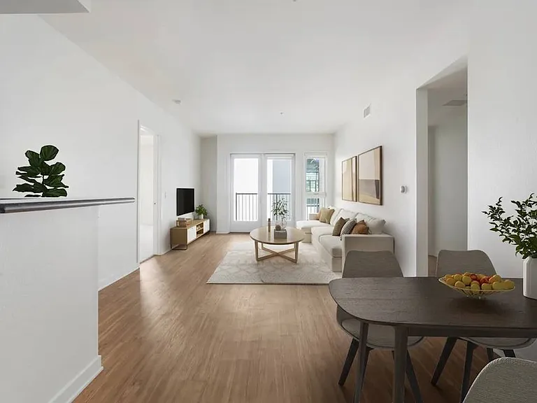 Mayfair Residences — Photo 39