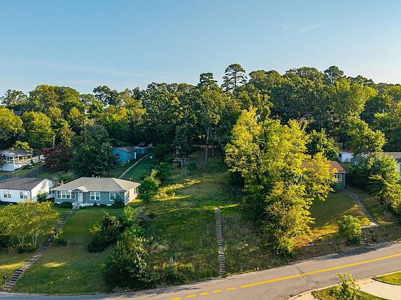 2nd image of 6924 Skywood Rd