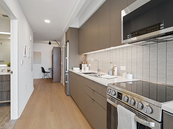 4th image of 18 6th Ave APT 3316