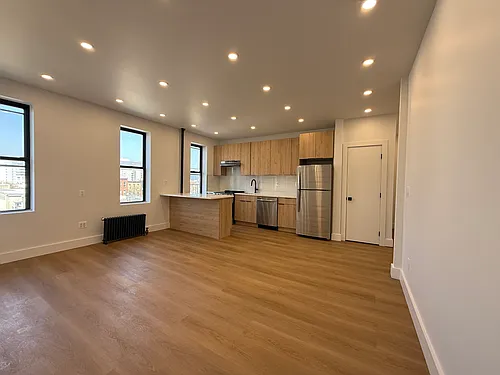 350 7th St Photo 1