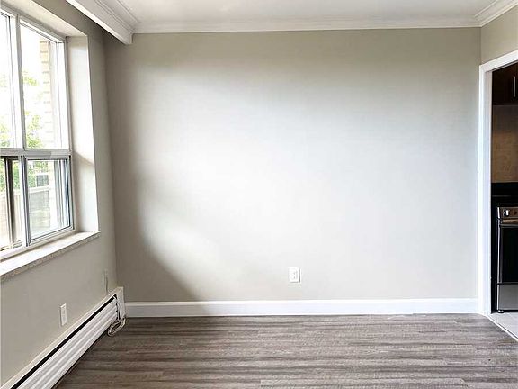 3rd image of 276 Saint Clair Ave W #406