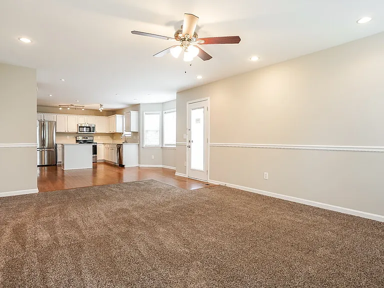 6412 Willowlawn Dr — Photo 5