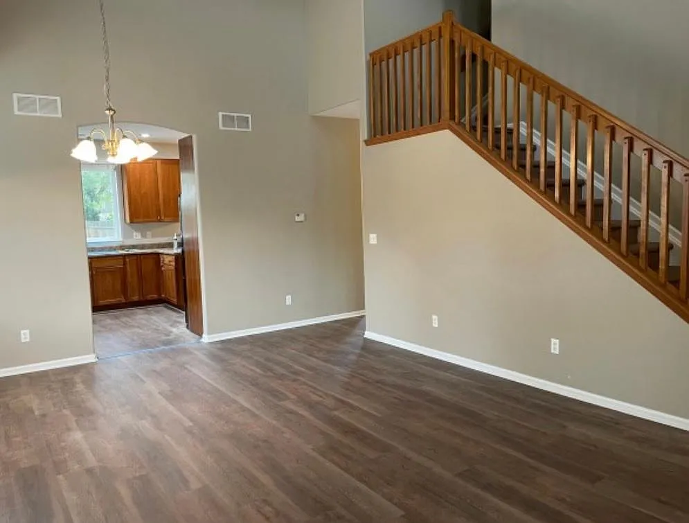 4 bed, 2.5 bath, 2171 sqft, $3,600 — Photo 3