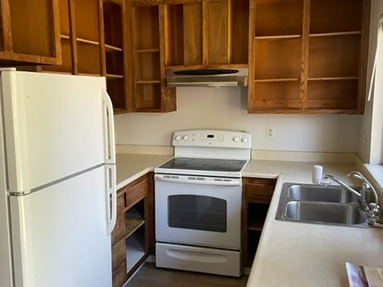 235 W 6th Street — Photo 15