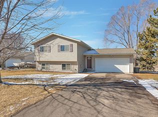 407 Suncrest Dr, Avon, MN 56310
